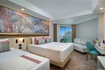 Delphin Palace