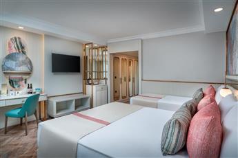 Delphin Palace