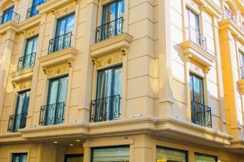 Deluxe Newport Hotel 3*