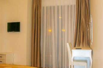 Deluxe Newport Hotel 3*