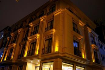 Deluxe Newport Hotel