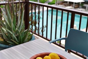 Dorman Suites Hotel 4*