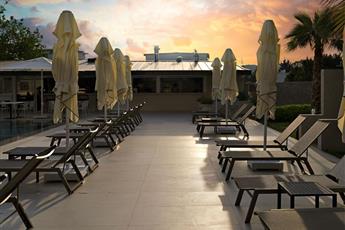 Dorman Suites Hotel 4*