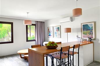 Dorman Suites Hotel 4*