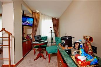 Dosso Dossi Hotels Old City 4*