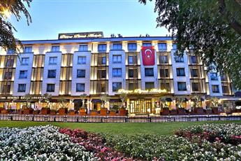 Dosso Dossi Hotels & Spa Downtown