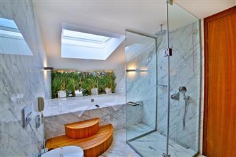 Dosso Dossi Hotels & Spa Downtown