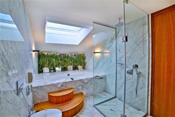 Dosso Dossi Hotels & Spa Downtown