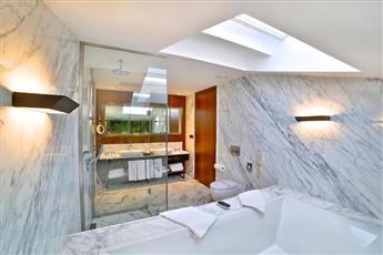 Dosso Dossi Hotels & Spa Downtown
