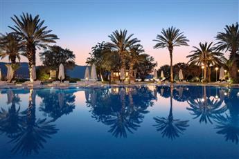 DoubleTree by Hilton Bodrum Isil Club Resort 5*