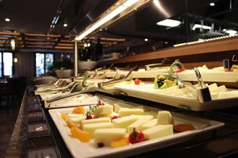 Doubletree by Hilton Istanbul Esentepe 5* Doubletree by Hilton Istanbul Esentepe 5*