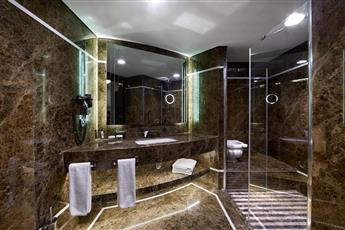 Doubletree by Hilton Istanbul Esentepe 5* Doubletree by Hilton Istanbul Esentepe 5*