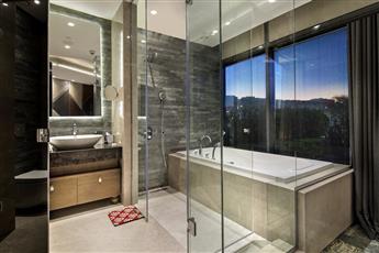 DoubleTree By Hilton Istanbul Piyalepasa 5*