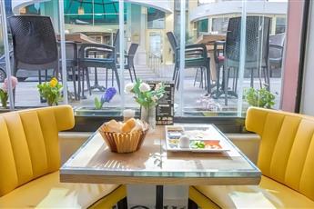 EA Exclusive Hotel 4*