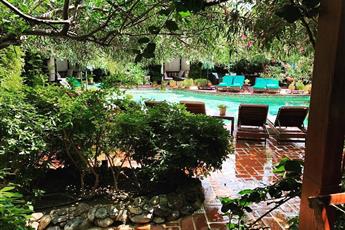 El Vino Hotel & Suites 4*