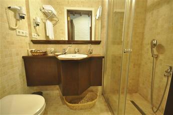 El Vino Hotel & Suites