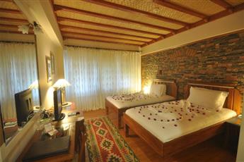 El Vino Hotel & Suites