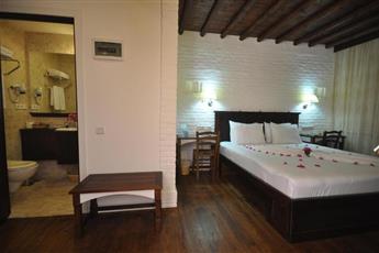 El Vino Hotel & Suites