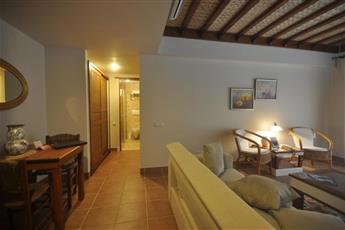 El Vino Hotel & Suites