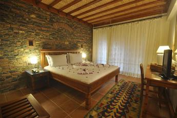 El Vino Hotel & Suites