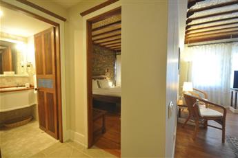 El Vino Hotel & Suites