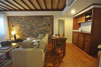 El Vino Hotel & Suites