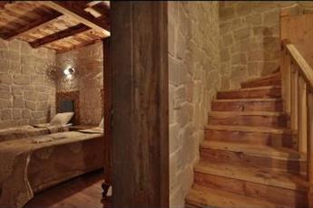 Elevres Stone House