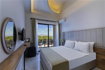 Enki Spinoza Thermal & Resort Hotel 4*