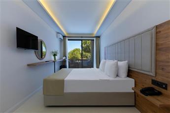 Enki Spinoza Thermal & Resort Hotel 4*