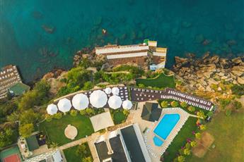 Falcon Hotel