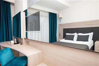 Falcon Hotel