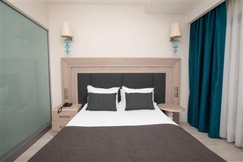 Falcon Hotel