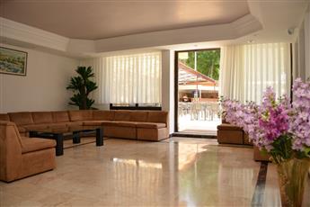 Fame Hotel