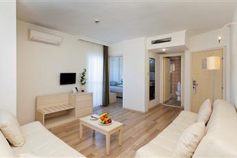 Febeach Hotel Side 4*