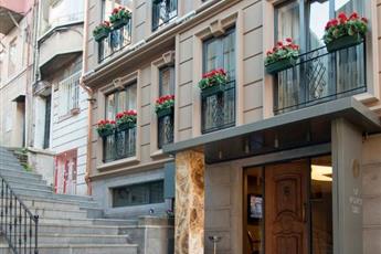 GK Regency Suites Hotel 3*