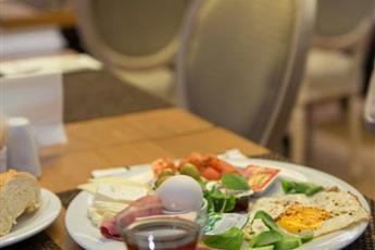 GK Regency Suites Hotel 3*