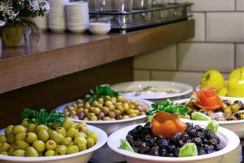 GK Regency Suites Hotel 3*