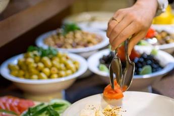 GK Regency Suites Hotel 3*