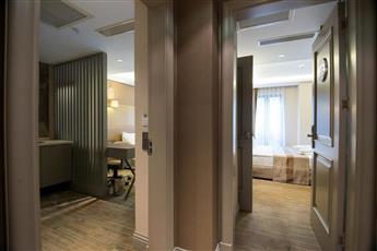 GK Regency Suites Hotel 3*