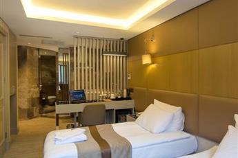 GK Regency Suites Hotel 3*