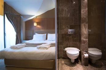 GK Regency Suites Hotel 3*