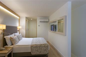 Glamour Resort & Spa