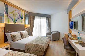 Glamour Resort & Spa