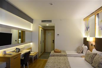 Glamour Resort & Spa