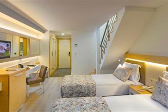Glamour Resort & Spa
