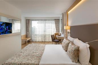 Glamour Resort & Spa