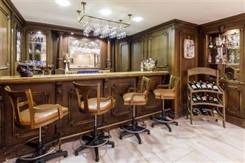 Golden Crown Hotel 4*