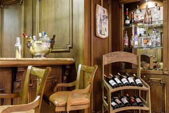 Golden Crown Hotel 4*