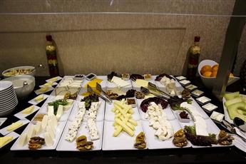 Grand Aras Hotel & Suites 4*