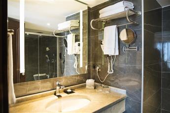 Grand Aras Hotel & Suites 4*